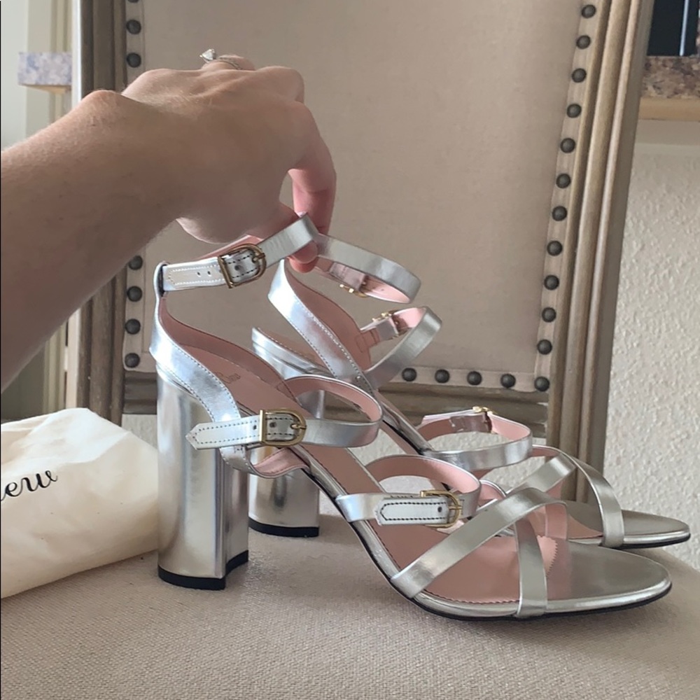 BRAND NEW | Silver block heeled strappy sandals